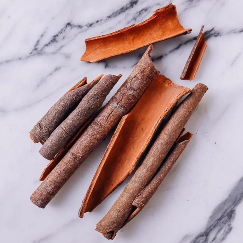 Dal Chini Karuvapatta Cinnamon Spice Plant (1.5-3 Feet Height)